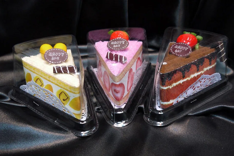 PRAKTIKAL: Inilah antara sebab mengapa ramai keluarga pengantin yang memilih untuk mengubah pemberian bunga telur dengan pulut kuning kepada berkat yang pelbagai rupa dan warna (gambar atas) yang popular di kalangan pengantin hari ini. - Foto fail