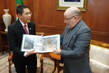 PERANAN AGAMA: Menteri di Pejabat Perdana Menteri, Dr Mohamad Maliki Osman, bertemu Menteri Ehwal Agama dan Wakaf Encik Youcef Belmehdi dan bertukar pandangan mengenai ehwal agama serta peranan agama dalam dunia yang moden dan berbilang agama.