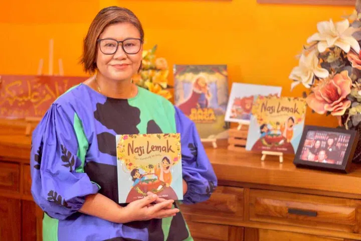 Penulis Buku kanak-kanak, ‘Nasi Lemak: Dari Kampung ke Kota’, Salbiah Bahri, melancarkan buku tersebut semasa Pesta Buku Melayu Singapura, yang berlangsung dari 18 hingga 21 September. Beliau juga merupakan penulis buku, ‘Raja Singa yang Megah’.