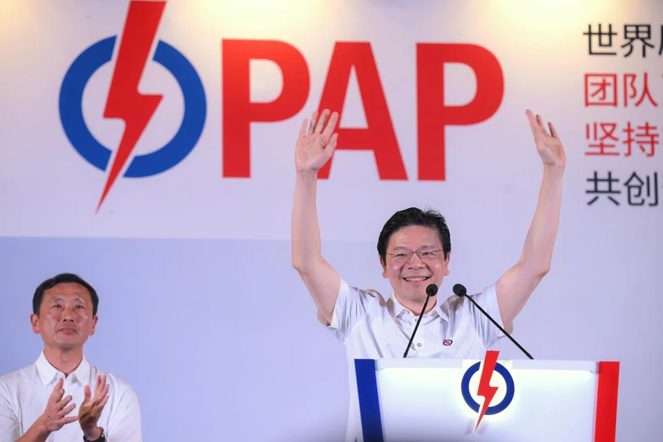 Perdana Menteri, Encik Lawrence Wong, di rapat PAP yang pertama di Stadium Woodlands pada 24 April. Di kiri ialah Menteri Kesihatan, Encik Ong Ye Kung, yang juga AP GRC Sembawang - tetamu khas di rapat PAP yang pertama di Stadium Woodlands pada 24 April.