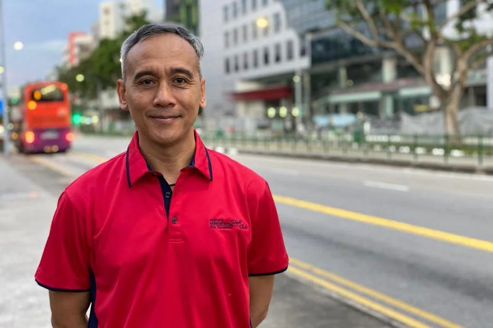 Encik Nur Effendi Esa Pengurus Besar, Wisma Geylang Serai