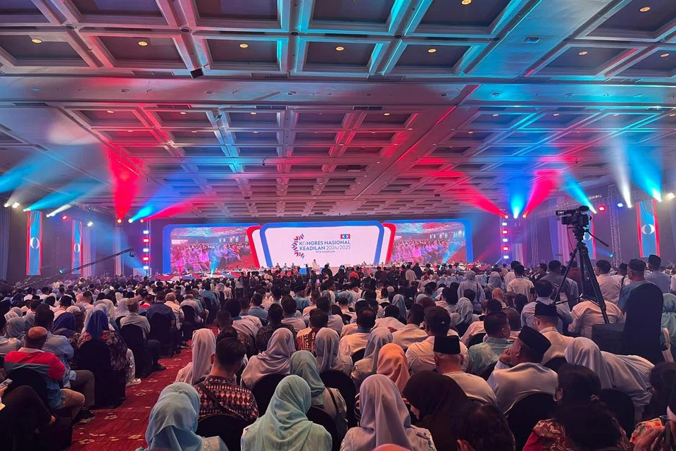 Suasana sekitar Kongres Nasional Parti Keadilan Rakyat di Pusat Konvensyen Antarabangsa Persada di Johor Bahru, pada 23 Mei.