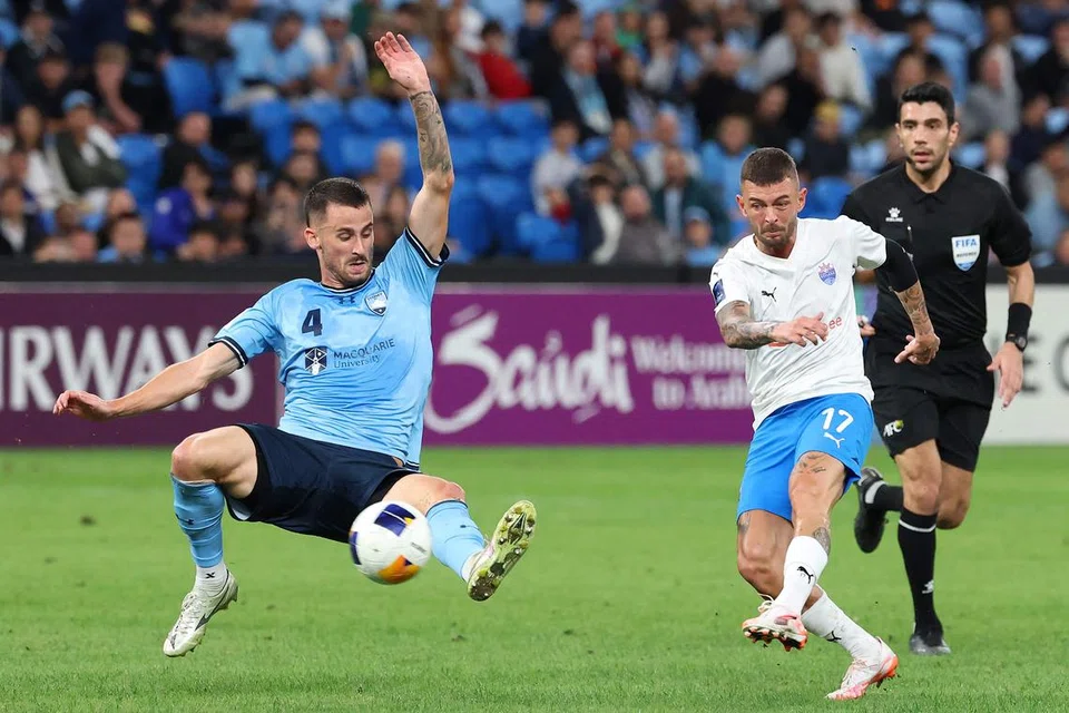 Pemain sayap Lion City Sailors, Maxime Lestienne (kanan), tampil dominan untuk Sailors musim ini, dengan 28 gol dan 22 assist di Liga Perdana Singapura. Ketajaman beliau menjaringkan gol telah mengancam baris pertahanan pasukan antarabangsa juga. Beliau dijangkakan akan lakukan perkara yang sama menentang BG Tampines Rovers di final Piala Singapura pada 31 Mei nanti.