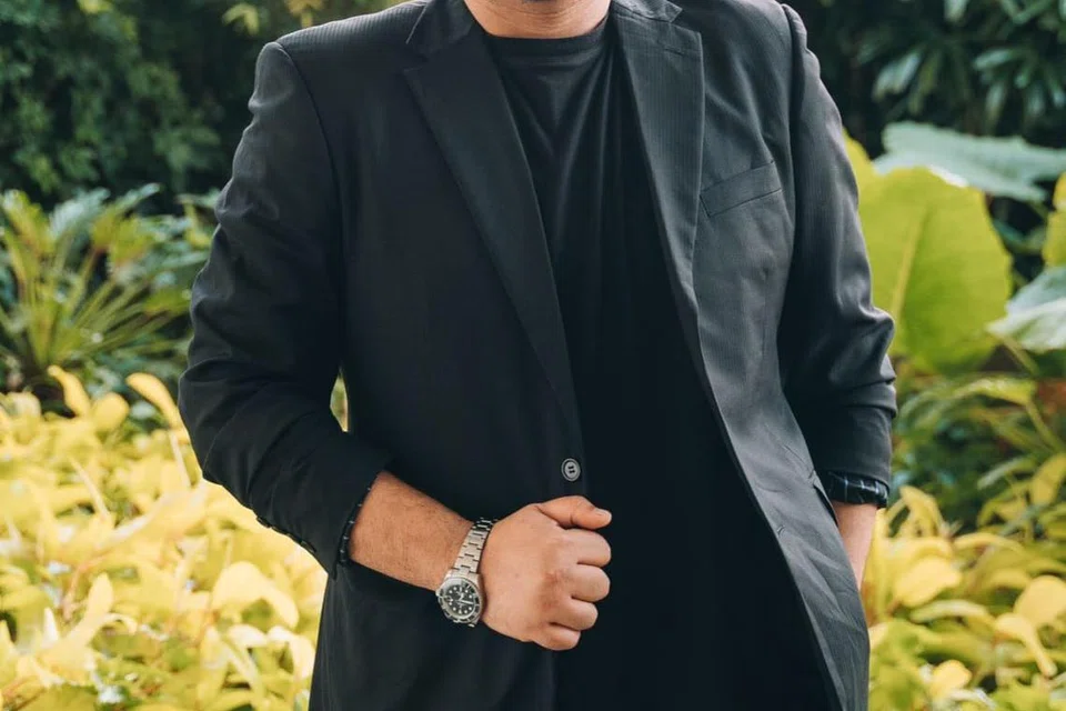 Hidayat Nordin selaku pengarah pementasan berusaha membawa cerpen, ‘Sang Perawat’ dan ‘Tiket Pulang’ ke panggung sebagai satu projek teater.