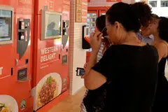 Mesin layan diri semakin popular
