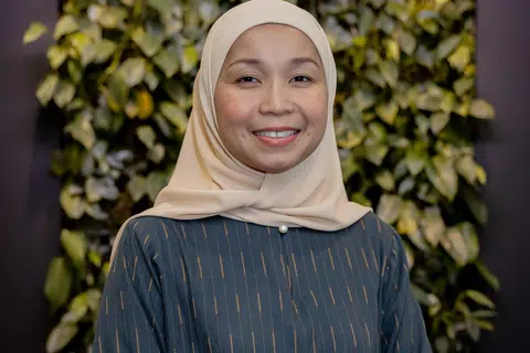 Cik Hafiza Yahya, 41 tahun, Ketua Jabatan Bahasa Ibunda di Sekolah Menengah Woodlands Ring, dicalonkan untuk Anugerah Guru Arif  Budiman 2024 bagi Kategori Teladan.