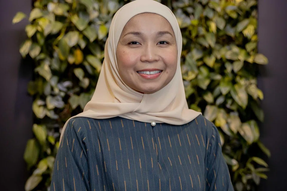Cik Hafiza Yahya, 41 tahun, Ketua Jabatan Bahasa Ibunda di Sekolah Menengah Woodlands Ring, dicalonkan untuk Anugerah Guru Arif  Budiman 2024 bagi Kategori Teladan.