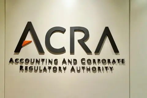 Melalui portal Penguasa Pengawalan Korporat dan Perakaunan (Acra), orang ramai mempunyai akses kepada nombor NRIC individu yang berkaitan dengan perniagaan berdaftar di Singapura.