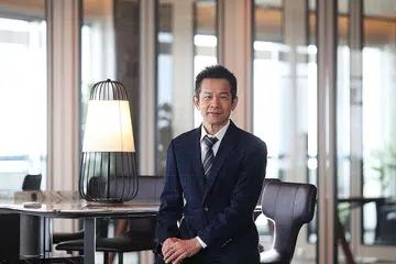 PERMINTAAN NAIK, HARTA BERTAMBAH: Encik Wong Teek Son, pengasas bersama syarikat pembuat sarung tangan Riverstone Holdings, kini mempunyai kekayaan bernilai bersih $1.6 bilion apabila nilai saham syarikatnya meningkat hampir enam kali ganda sejak Mac, didorong kenaikan permintaan dek Covid-19. - Foto BH oleh KELVIN CHNG