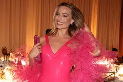 CANTIK MENAWAN: Margot Robbie bekerjasama dengan jenama Armani untuk menggayakan busana satu-satunya boneka ‘Superstar Barbie’ yang dihasilkan pada 1977.