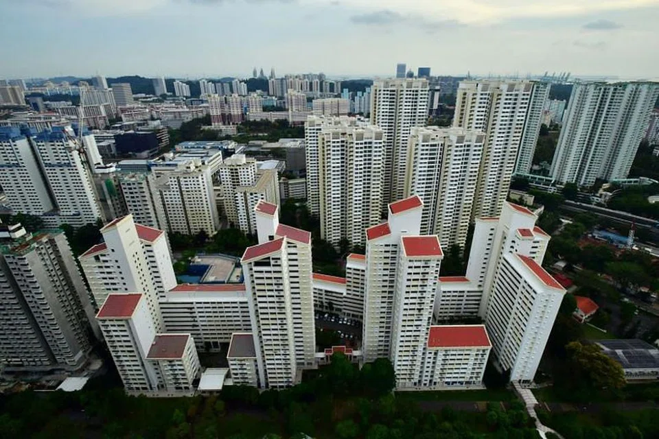 HARGA REKOD: Foto fail menunjukkan flat HDB di Queenstown. Sebuah flat di kawasan ini dijual pada harga $1.1 juta bulan ini, harga tertinggi bagi kawasan itu sejauh ini.