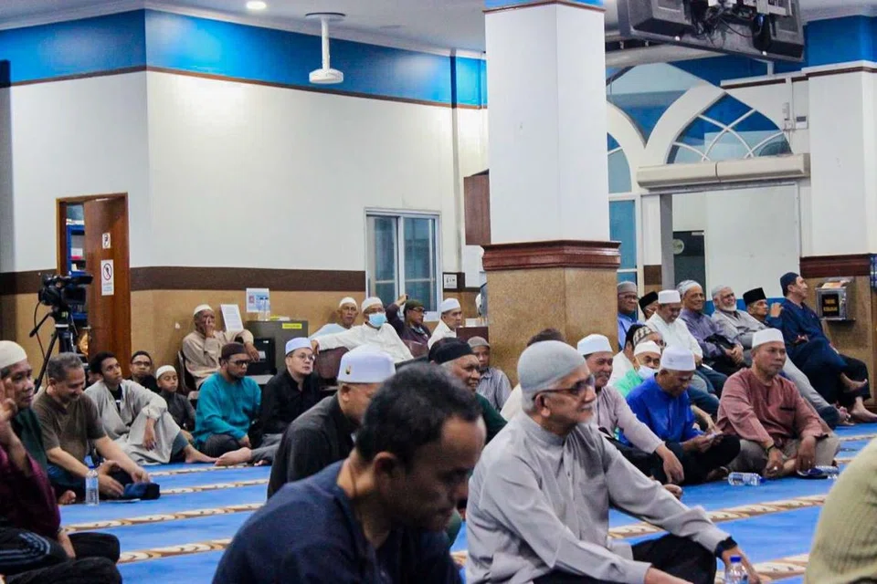 Gambar menunjukkan ‘Syarahan Roadshow’ siri pertama yang diadakan pada 3 Februari lalu di Masjid Al-Istighfar. Siri kedua bakal berlangsung pada 18 Mei ini di Masjid Assyakirin. 