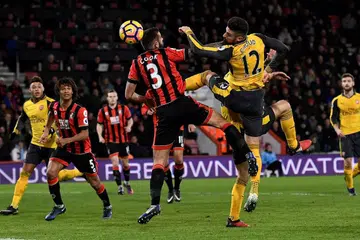 Olivier Giroud menjarinkan gol ketiga Arsenal yang membolehkan ia seri 3-3 dengan Bournemouth dalam perlawanan EPL di Stadium Vitality pada 3 Januari 2017. 