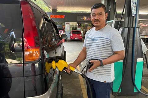 Encik Hamidun Mohd Nor, 58 tahun, pekebun yang bekerja sendiri.