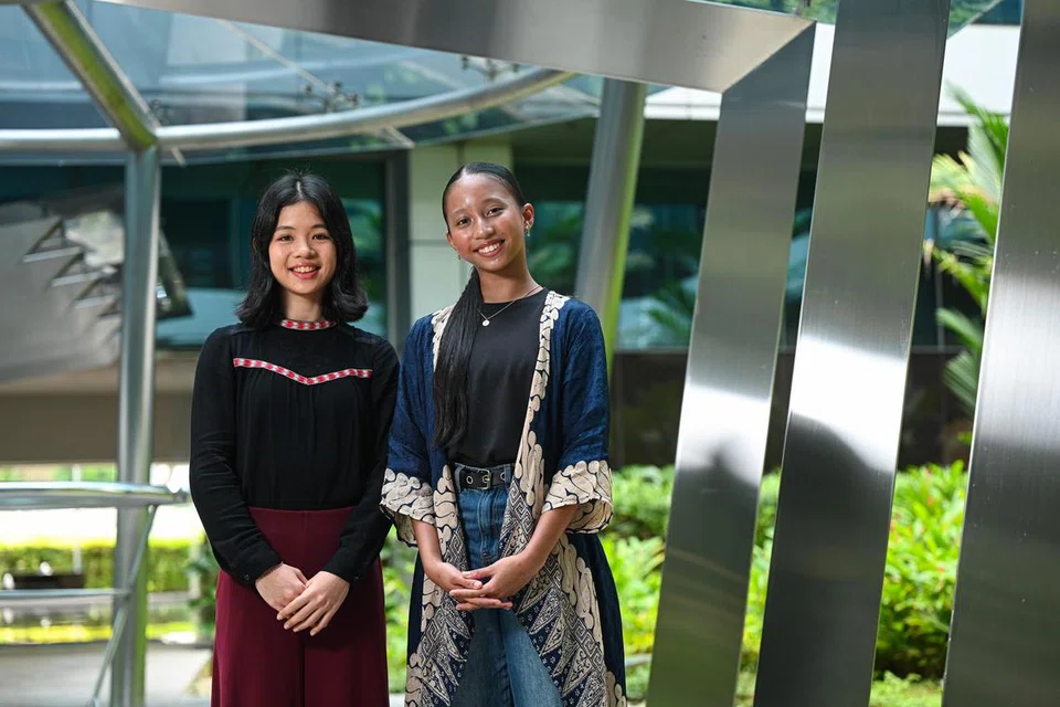 Tyara Cynta Puteri Noor Azhar, Megan Lee Xin Hu, tari topeng