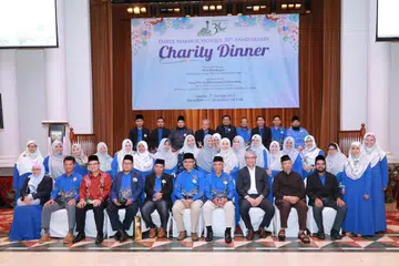 Lembaga Pentadbir dan warga kerja masjid (pada tahun 2017) pada acara pertama sempena acara Jamuan Amal untuk Dana Peningkatan Masjid Darul Makmur. Beberapa inisiatif pengumpulan dana bermula selepas acara ini, pada 2017.
