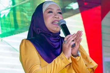 AKHIRNYA RAKAM LAGILAGU: Safura, selepas 15 tahun, barulah kini akan menghasilkan 'single' berjudul 'Dendam Kemala'. - Foto fail