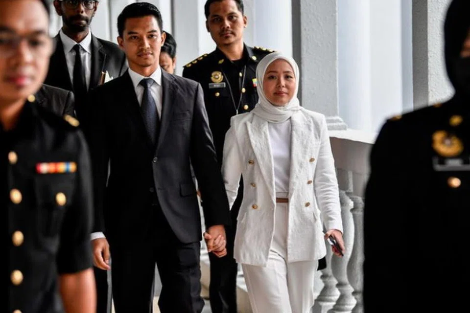 Pengasas platform e-dagang Malaysia, FashionValet, Datin Vivy Yusof (kanan) dan suaminya, Datuk Fadzarudin Shah Anuar, didakwa di Mahkamah Sesyen Kuala Lumpur pada 5 Disember.