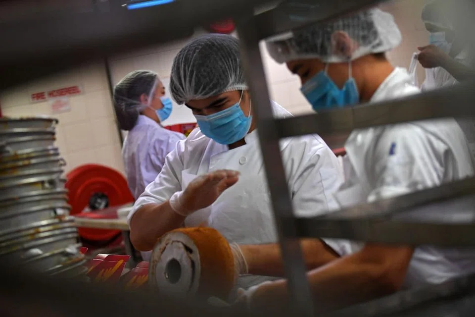 Gaji yang ditawarkan bagi pekerjaan tersebut juga berbeza, berdasarkan jenis pekerjaan dan keperluan kemahiran. - FOTO: KUA CHEE SIONG