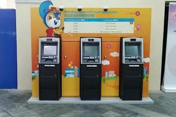 MESIN BARU: Sebanyak 29 ATM 'pop-up' disedia di 10 kelab masyarakat serata Singapura. - Foto DBS