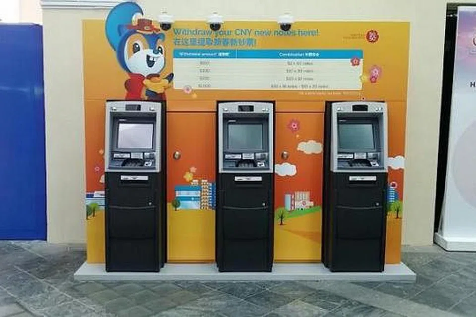 MESIN BARU: Sebanyak 29 ATM 'pop-up' disedia di 10 kelab masyarakat serata Singapura. - Foto DBS