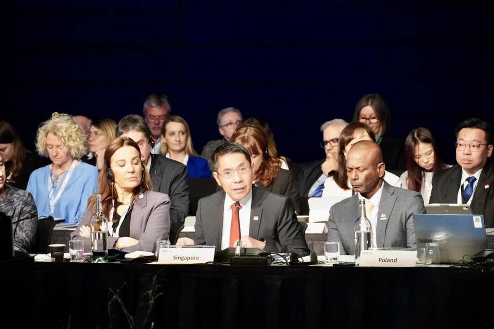 Dr Maliki (tengah) mewakili Singapura semasa Sidang Puncak Antarabangsa mengenai Kerjaya Mengajar (ISTP) ke-15 di Reykjavik, Iceland pada Mac 2025.