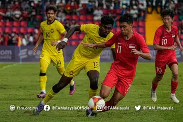 PERSEMBAHAN MENGHAMPAKAN: Pasukan Young Lions gagal menunjukkan persembahan yang cemerlang sewaktu temasya Sukan SEA 2023 di Kemboja dan sekali lagi disingkirkan di peringkat kumpulan dengan kekalahan terbesar 7-0 di tangan Malaysia menimbulkan tanda tanya jika sistem pembangunan pemain belia sedia ada perlu dirombak. 