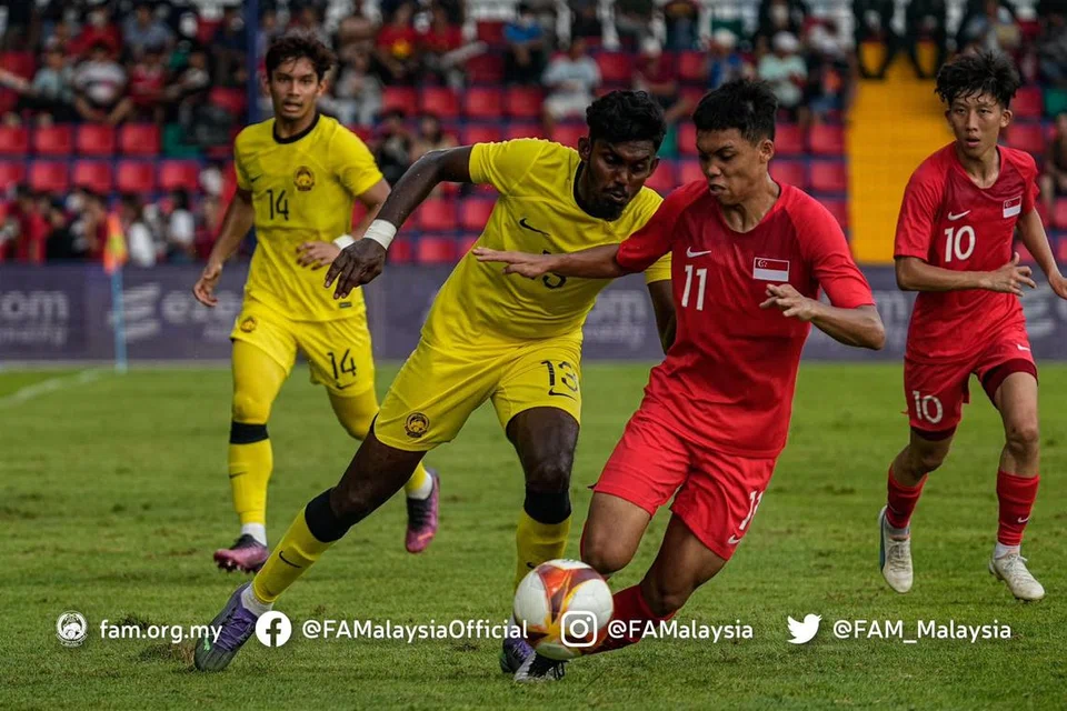 PERSEMBAHAN MENGHAMPAKAN: Pasukan Young Lions gagal menunjukkan persembahan yang cemerlang sewaktu temasya Sukan SEA 2023 di Kemboja dan sekali lagi disingkirkan di peringkat kumpulan dengan kekalahan terbesar 7-0 di tangan Malaysia menimbulkan tanda tanya jika sistem pembangunan pemain belia sedia ada perlu dirombak. 