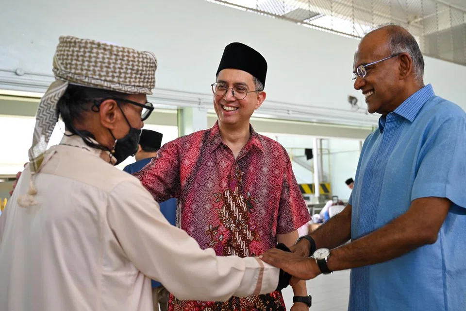 DIHARGAI JEMAAH: Usaha yang dilakukan Encik K Shanmugam bersama AP GRC Nee Soon, termasuk Menteri Negara (Ehwal Dalam Negeri merangkap Pembangunan Negara), Profesor Madya Dr Muhammad Faishal Ibrahim, dan para pemimpin akar umbi di kawasan itu amat dihargai anggota jemaah, terutama warga emas di Yishun.