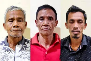 SUSPEK MENGAKU SALAH: (Dari kanan) Solihin @ Duloh, Wowon Erawan dan Dede Solehudin membunuh isteri Wowon serta dua anaknya daripada perkahwinan lalu dengan memberi mereka minuman kopi beracun. 