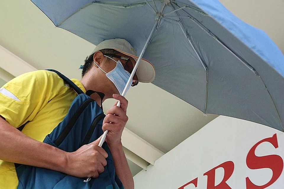 AKSI DIRAKAM: Profesor Universiti Nasional Singapura (NUS) Henry Yeung Wai Chung yang dirakam melalui video memandu secara merbahaya pada September lalu sepanjang Lorong Chuan bercadang mengaku salah. - Foto WANBAO