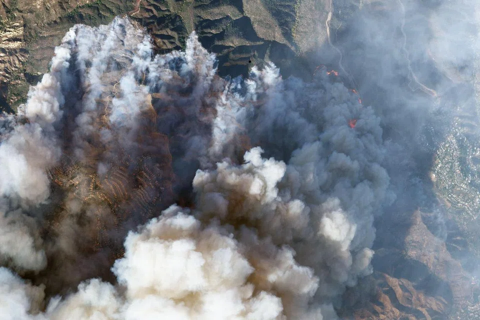 Imej satelit yang diambil dan diterbitkan Planet Labs PBC pada 8 Januari 2025, menunjukkan kebakaran Palisades yang sedang marak berhampiran Pacific Palisades, California.