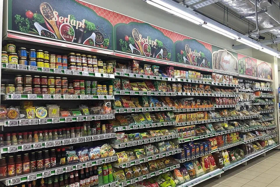 PELBAGAI PILIHAN: Daripada tawaran dan promosi eksklusif ketika anda berbelanja kepada idea memasak juadah berbuka puasa sepanjang bulan, NTUC FairPrice berharap dapat memudahkan persiapan anda sepanjang Ramadan ini. - Foto NTUC FAIRPRICE