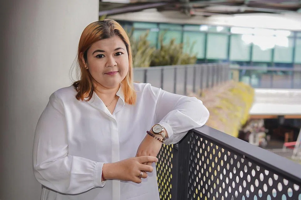MULAKAN HIDUP BARU: Cik Nur Hidayah Mohd Salleh, mendapat kunci rumah sewa dua bilik sekitar Jun tahun lalu. Kini beliau berazam memulakan kehidupan bahagia bersama dua orang anak kecilnya berusia dua dan empat tahun. - Foto BM oleh NUR DIYANA TAHA