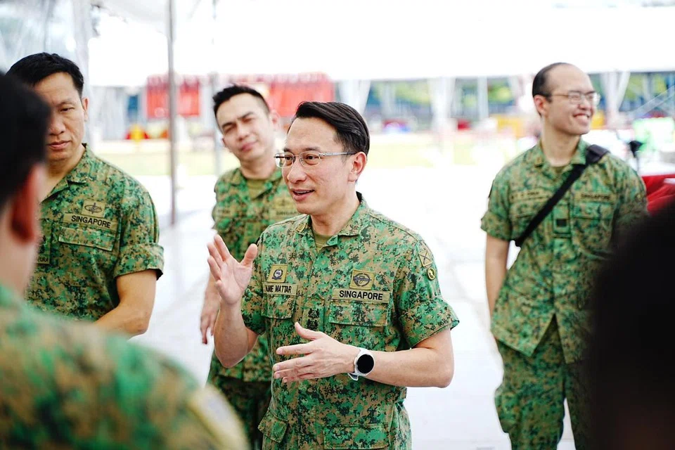 Kolonel Halmie di tapak sambutan kejiranan NDP di Yishun bersama anggota kerahan NS di dalam pasukannya semasa membuat persiapan untuk acara itu yang akan berlangsung dari 4 petang hingga 9 malam 10 Ogos.
