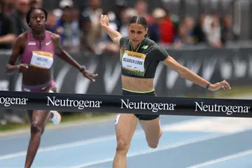Pemegang rekod lari lompat pagar 400 meter, Sydney McLaughlin-Levrone (kanan) merupakan antara atlet yang telah menandatangani bersama ‘Grand Slam Track’, liga balapan baru yang akan dilancarkan oleh pemenang empat pingat emas Olimpik, Michael Johnson. Beliau merasakan bahawa pertandingan ini merupakan langkah seterusnya untuk memajukan sukan tersebut. 