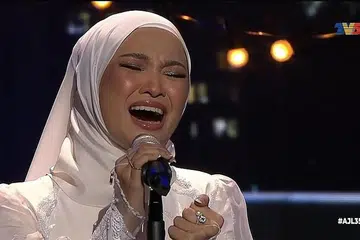 DIKECAM HEBAT: Finalis 'Anugerah Juara Lagu ke-35', Nabila Razali, beberapa kali kedengaran sumbang vokalnya, dan ini mengundang kecaman hebat penonton menerusi komen-komen di wadah media sosial. - Foto MEDIAPRIMA