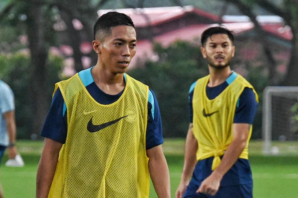 Penyerang Singa, Shawal Anuar (kiri) berkata sokongan penyokong membeli tiket perlawanan menentang Vietnam melambangkan mereka sedang meminati bola sepak Singapura sekarang. 