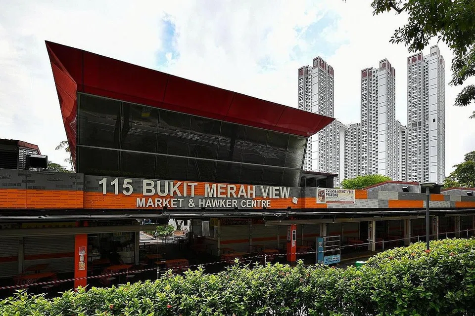 DITUTUP BAGI DIBERSIH: Pasar dan Pusat Penjaja 115 Bukit Merah View ditutup semalam dan hari ini bagi kerja pembersihan selepas dua kes Covid-19 dikesan di situ. - Foto BH oleh LIM YAOHUI