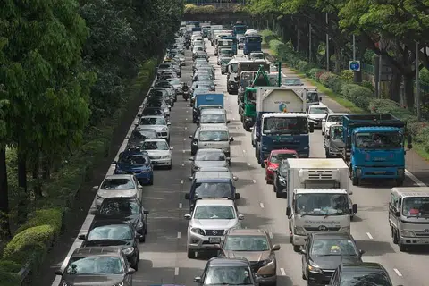 Ini adalah bidaan pertama sejak tiga minggu lalu - tambahan seminggu daripada tempoh biasa pembidaan sebelum ini. - Foto fail