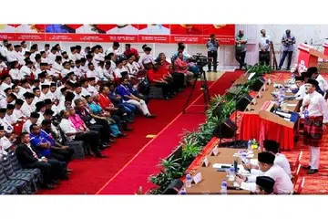 PERHIMPUNAN PARTI: Ribuan anggota Umno menghadiri perhimpunan agung parti itu yang berlangsung mulai Rabu hingga Sabtu ini. - Foto NSTP