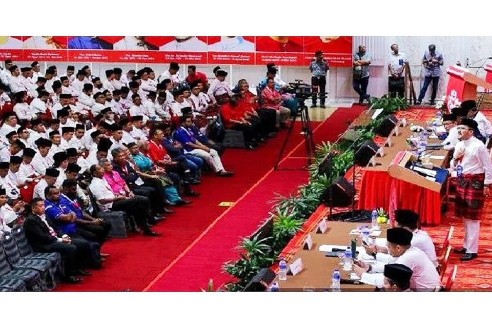 PERHIMPUNAN PARTI: Ribuan anggota Umno menghadiri perhimpunan agung parti itu yang berlangsung mulai Rabu hingga Sabtu ini. - Foto NSTP