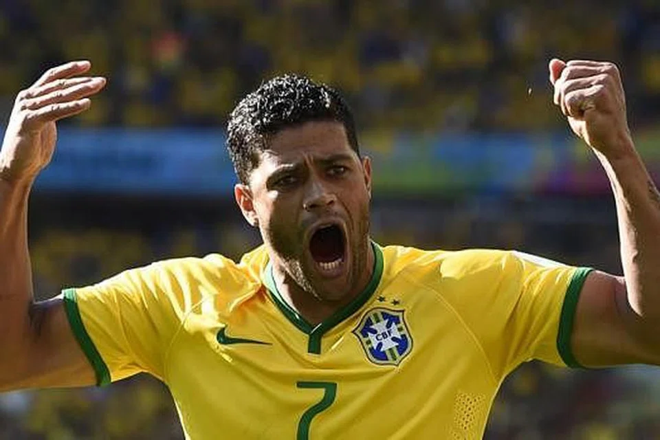 BRAZIL ATAU JERMAN?: Hulk (gambar) dari Brazil akan bertembung dengan Thomas Mueller (Jerman) bagi menentukan pasukan yang layak ke final. - Foto-foto REUTERS