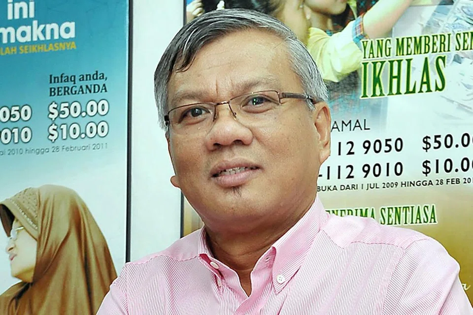 ENCIK MOHD ANUAR YUSOP: Harap peminjam tahu ada jalan keluar bagi masalah hutang setelah menonton siri televisyen 'Buku 555'.