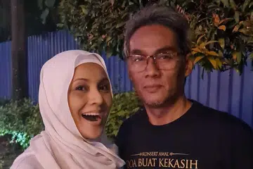 Pelakon tanah air Singapura, Norish Karman (kiri) dan penggiat muzik, Encik Mohamad Yazid Mohd Fami sudah lama berkenalan sejak zaman 90an.