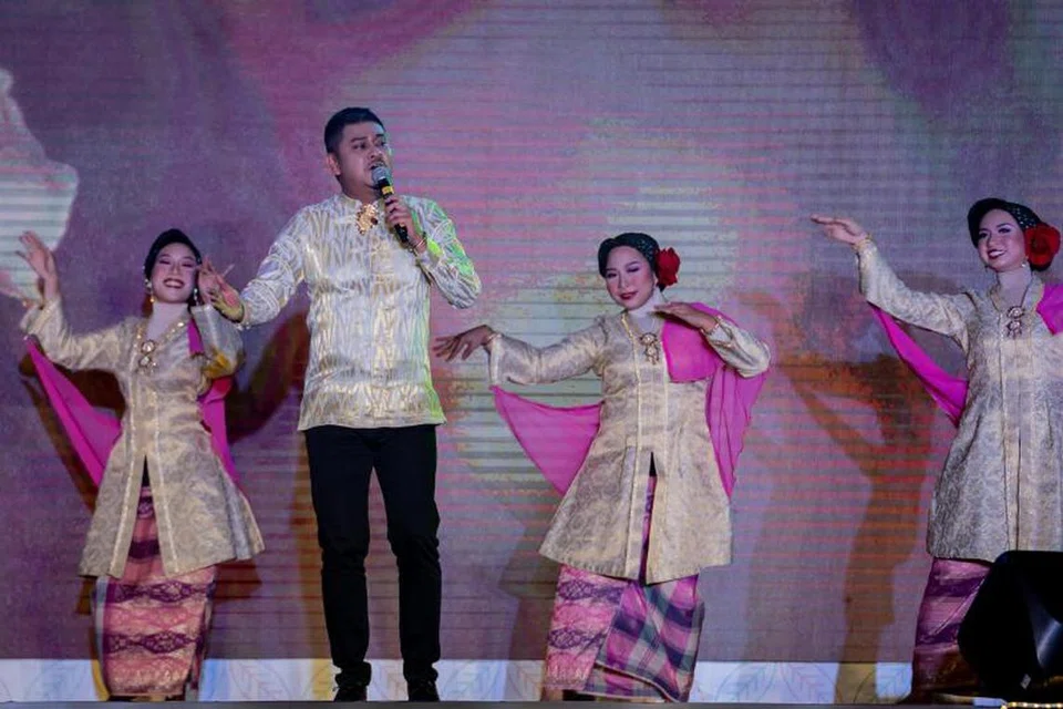 Elfee R. Ismail (dua dari kiri) meneruskan legasi irama tradisional yang menjadi kekuatannya.