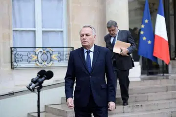 Menteri Luar Perancis, Encik Jean-Marc Ayrault, selepas mesyuarat krisis menteri kanan di istana Elysee Presiden di Paris pada Khamis, 19 Mei 2016. 