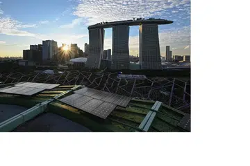Jumlah pelepasan karbon Singapura bagi 2021 ialah 53.7 juta tan. 