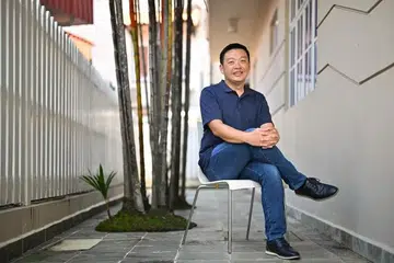 SEMANGAT MEMBANTU: Encik Herman Sing mendermakan hampir 70 peratus hatinya kepada penghidap penyakit hati peringkat akhir yang tidak diketahuinya.