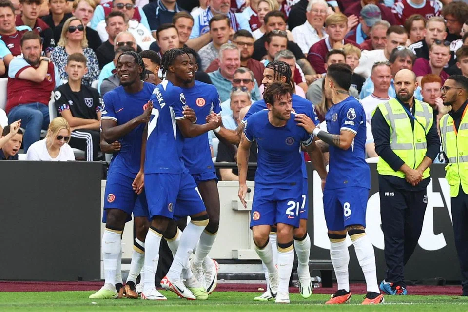 PECAH REKOD:  Chelsea telah memecahkan rekod bagi jumlah perbelanjaan paling banyak pada musim panas berbanding mana-mana kelab di dunia, serta melepasi perbelanjaan Real Madrid yang sebanyak £292 juta pada 2019.